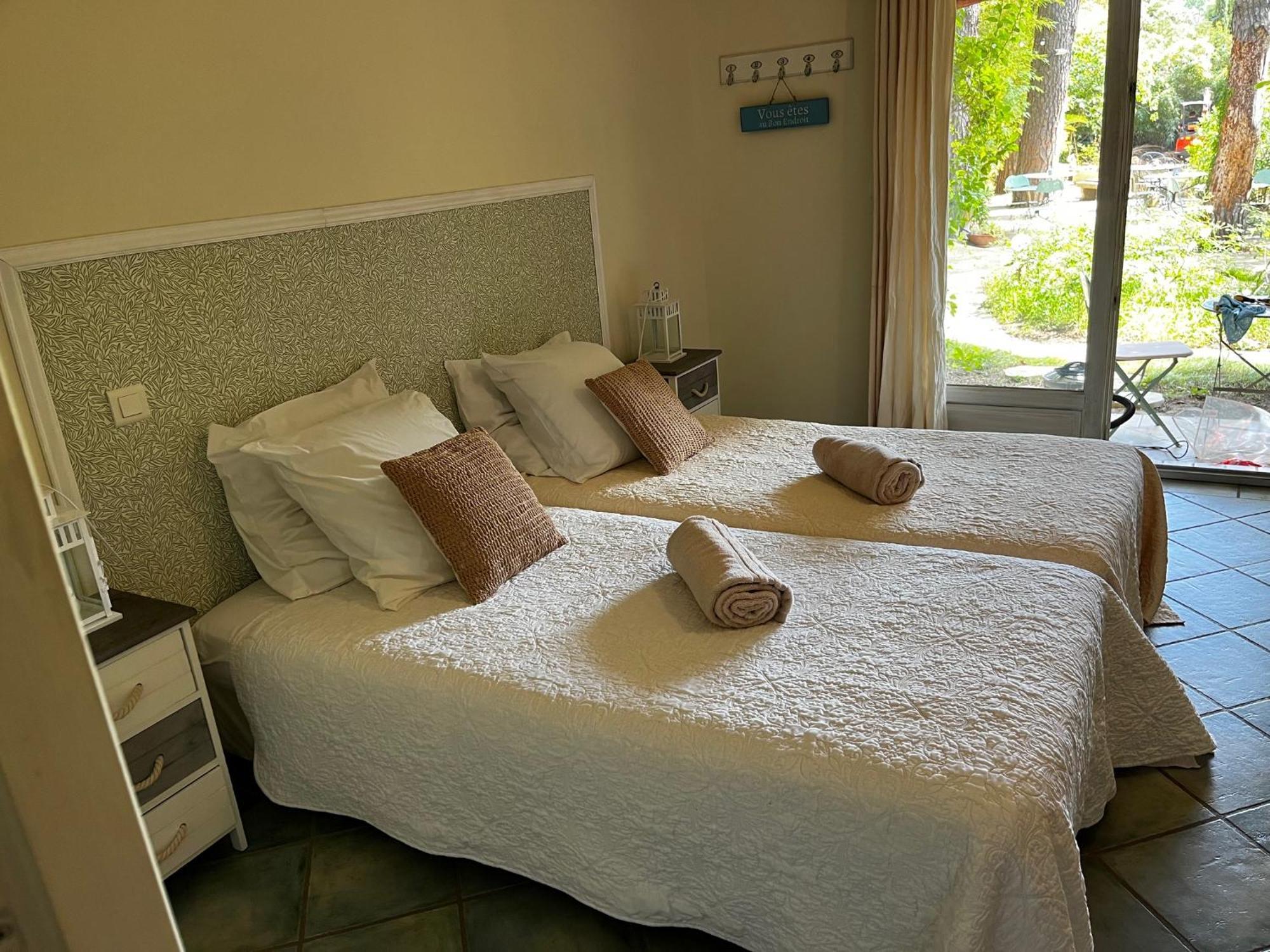 La Bastide Des Pins Bed and Breakfast Castillon-du-Gard Buitenkant foto